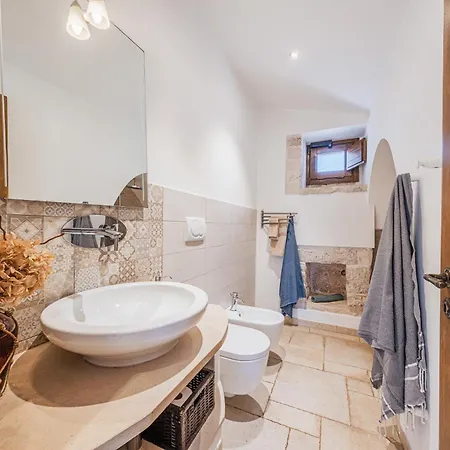 Trullo Rondini Acquarula * Мартина-Франка