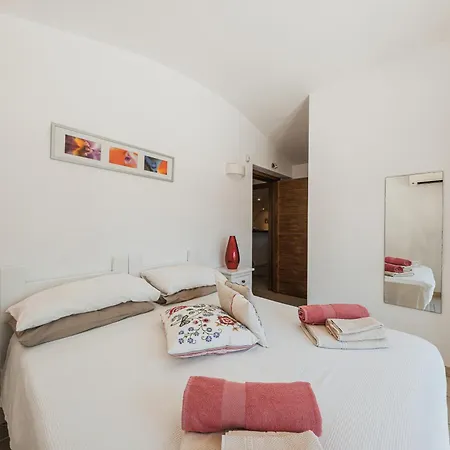 Trullo Rondini Acquarula * Мартина-Франка