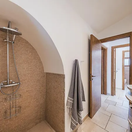 Trullo Rondini Acquarula Martina Franca