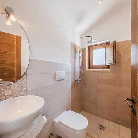 Trullo Rondini Acquarula * Martina Franca