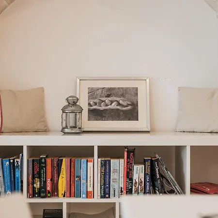 Trullo Rondini Acquarula