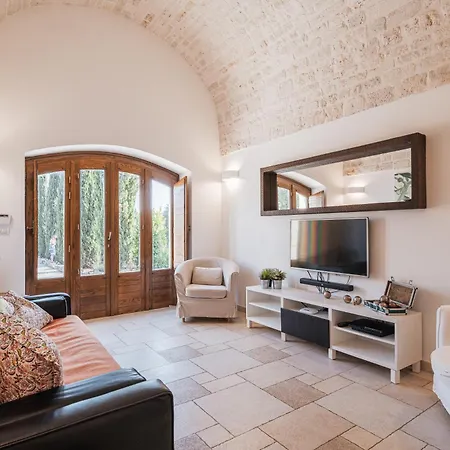 Trullo Rondini Acquarula Martina Franca