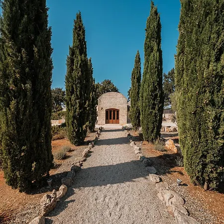 Trullo Rondini Acquarula * Martina Franca