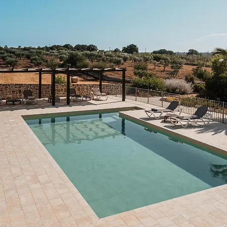 Trullo Rondini Acquarula Villa